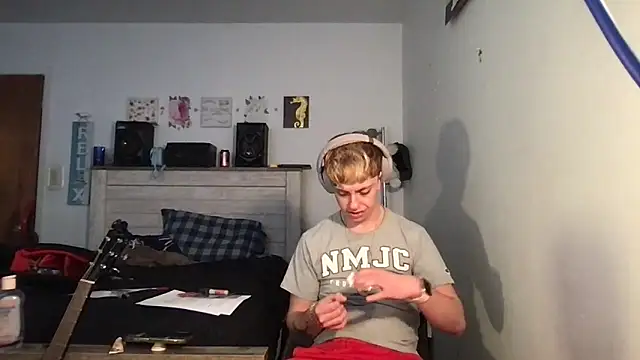 Snapshot of twentywithafelonyy chatting on February 2025 05:53:02 PM twentywithafelonyy online show from February 2025 05:53:02 PM