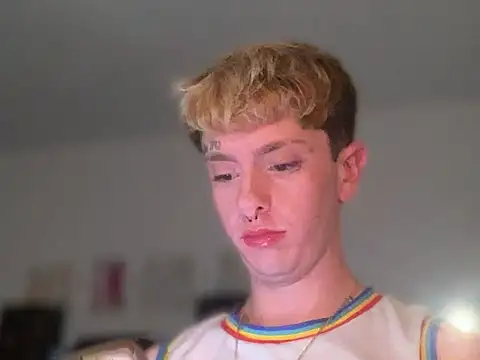 Snapshot of twentywithafelonyy chatting on March 2025 05:42:02 AM twentywithafelonyy online show from March 2025 05:42:02 AM