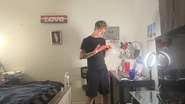 Snapshot of twentywithafelonyy chatting on March 2025 07:52:01 AM twentywithafelonyy online show from March 2025 07:52:01 AM