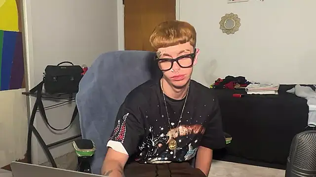 Snapshot of twentywithafelonyy chatting on November 2025 10:37:01 AM twentywithafelonyy online show from November 2025 10:37:01 AM