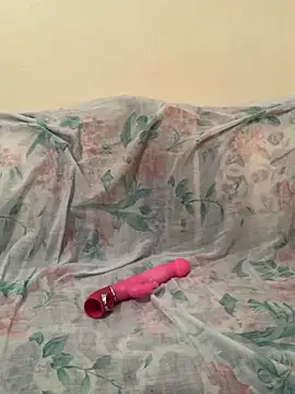 Layla-daloua online show from October 2025 05:22:02 PM