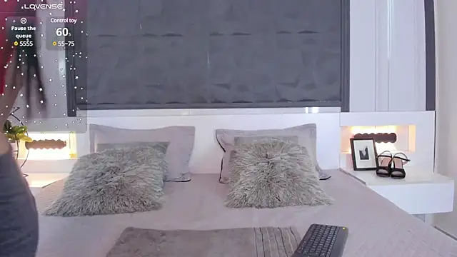 SaraGomez1 online show from January 2025 01:13:01 PM