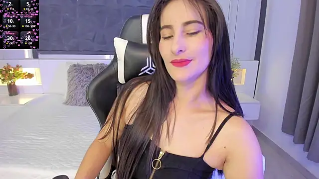 SaraGomez1 online show from December 2025 01:49:02 PM