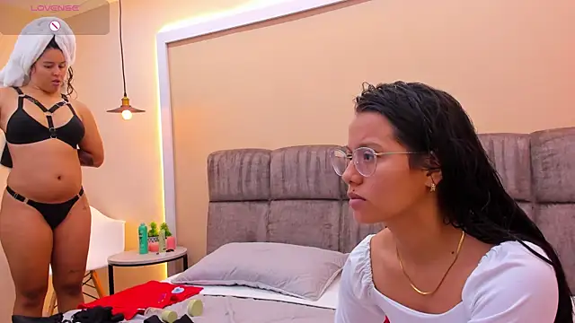 Dilan y Mia online show from December 2024 12:42:01 PM