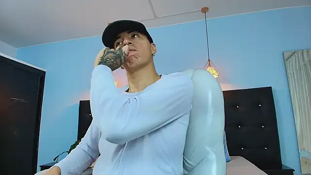 Lobo 17  online show from March 2025 02:58:02 AM