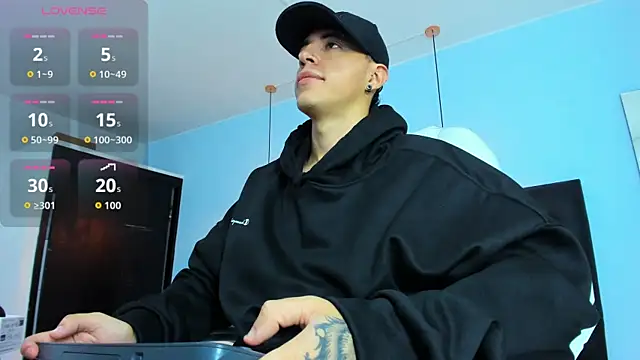 Lobo 17  online show from October 2025 03:51:02 AM