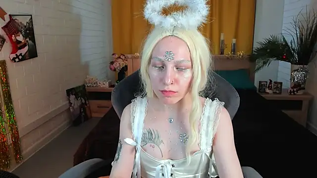 Snapshot of AphexQueen chatting on December 2024 04:28:01 PM AphexQueen online show from December 2024 04:28:01 PM