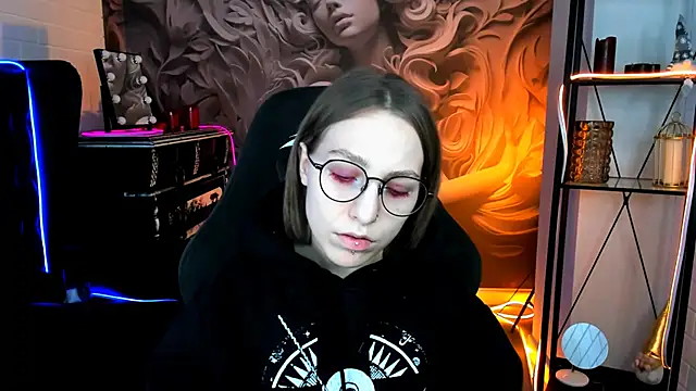 Snapshot of AphexQueen chatting on February 2025 01:08:02 PM AphexQueen online show from February 2025 01:08:02 PM