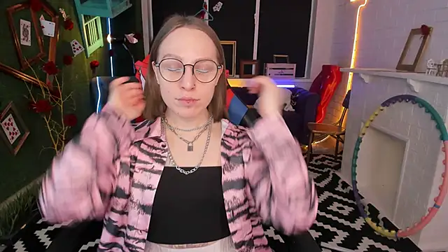 Snapshot of AphexQueen chatting on February 2025 01:08:02 PM AphexQueen online show from February 2025 01:08:02 PM