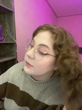 Snapshot of cinnabon_ chatting on March 2025 03:19:01 PM cinnabon online show from March 2025 03:19:01 PM