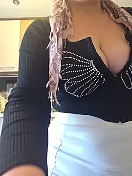 Snapshot of Erotica333 chatting on May 2026 09:05:02 AM Erotica333 online show from May 2026 09:05:02 AM