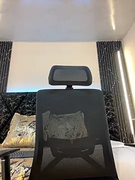 Snapshot of Emy_leon chatting on November 2025 07:02:02 PM Emy leon online show from November 2025 07:02:02 PM