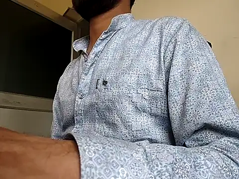 Ishan003 online show from September 2025 06:12:02 AM