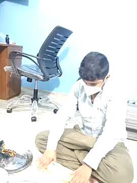 Ishan003 online show from November 2025 02:28:01 PM