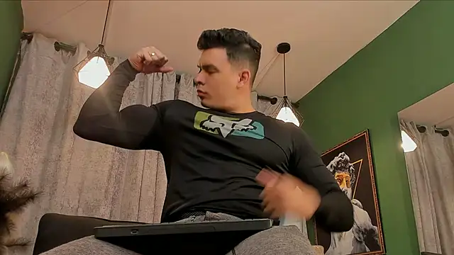 Jake Tylerr  online show from October 2025 11:32:02 PM