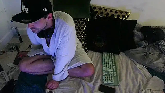 Snapshot of SirCharlesXXX chatting on January 2025 08:29:01 AM SirCharlesXXX online show from January 2025 08:29:01 AM