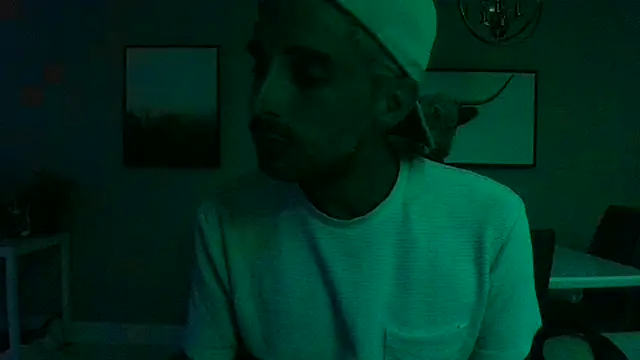 Snapshot of SirCharlesXXX chatting on October 2025 12:40:02 AM SirCharlesXXX online show from October 2025 12:40:02 AM