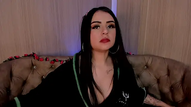Snapshot of SoffiQueen chatting on February 2025 01:44:02 AM SoffiQueen online show from February 2025 01:44:02 AM