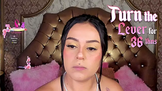 SoffiQueen online show from June 2026 02:33:01 PM