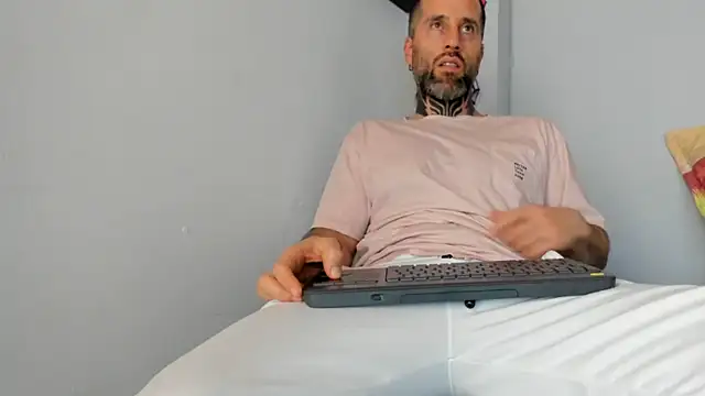 Snapshot of Antoniohot2024 chatting on February 2025 09:22:01 PM Antoniohot2024 online show from February 2025 09:22:01 PM