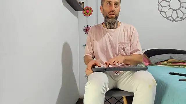 Snapshot of Antoniohot2024 chatting on February 2025 12:14:02 PM Antoniohot2024 online show from February 2025 12:14:02 PM