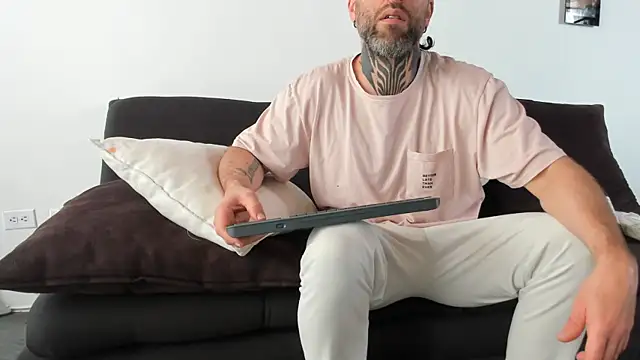 Snapshot of Antoniohot2024 chatting on February 2025 04:56:02 PM Antoniohot2024 online show from February 2025 04:56:02 PM