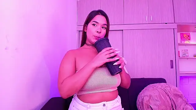 Snapshot of Shenoa1 chatting on March 2025 07:06:01 PM Shenoa1 online show from March 2025 07:06:01 PM