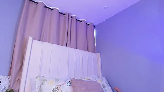 Snapshot of Shenoa1 chatting on November 2025 12:17:01 PM Shenoa1 online show from November 2025 12:17:01 PM