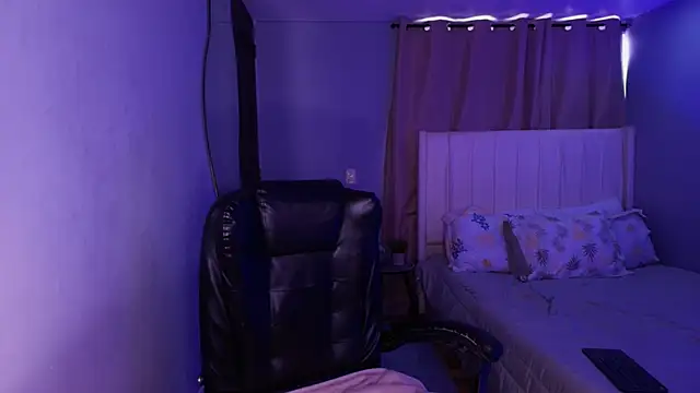 Snapshot of Shenoa1 chatting on November 2025 01:13:01 PM Shenoa1 online show from November 2025 01:13:01 PM