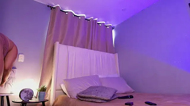 Snapshot of Shenoa1 chatting on December 2025 03:18:02 PM Shenoa1 online show from December 2025 03:18:02 PM