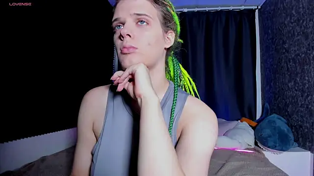 KIKI Krash online show from October 2025 10:01:01 AM