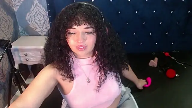 Sofiacowperx online show from May 2026 01:07:02 PM