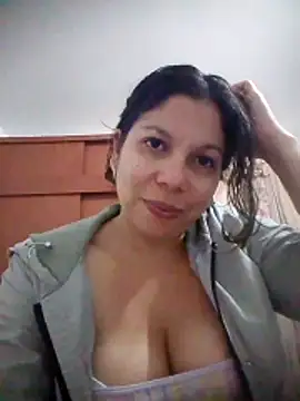 Carliina Soussa online show from February 2026 10:22:01 PM