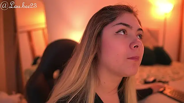 Lau Bee online show from October 2025 06:27:02 PM