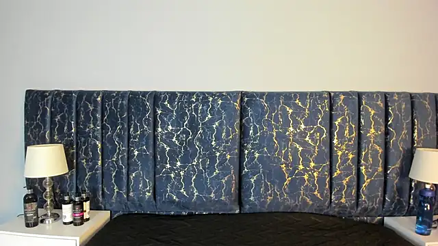 Sophia Lemos online show from November 2025 01:33:02 PM