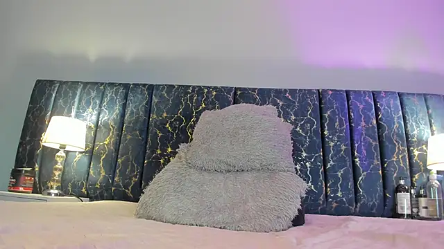 Sophia Lemos online show from November 2025 01:10:01 PM