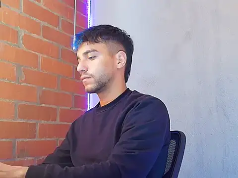 Leandro valenzuela online show from November 2025 04:07:02 PM