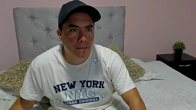 Jhonatan Morales S online show from October 2025 03:27:02 AM