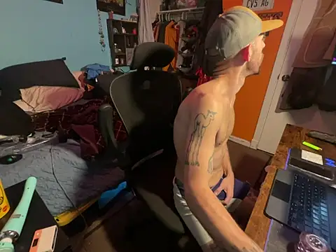 Snapshot of RuffClvb chatting on December 2024 02:59:01 PM RuffClvb online show from December 2024 02:59:01 PM