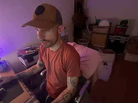 Snapshot of RuffClvb chatting on March 2025 04:21:02 AM RuffClvb online show from March 2025 04:21:02 AM