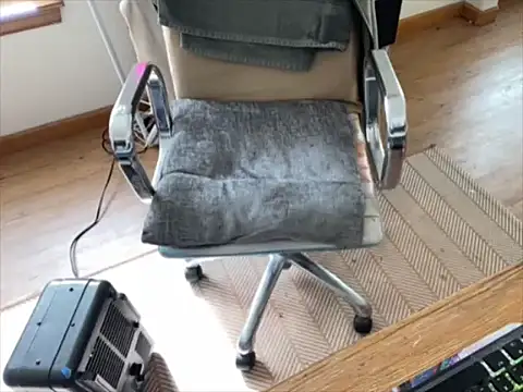 Snapshot of RuffClvb chatting on November 2025 06:18:01 PM RuffClvb online show from November 2025 06:18:01 PM