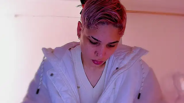 Charlee pink online show from December 2025 04:03:02 PM