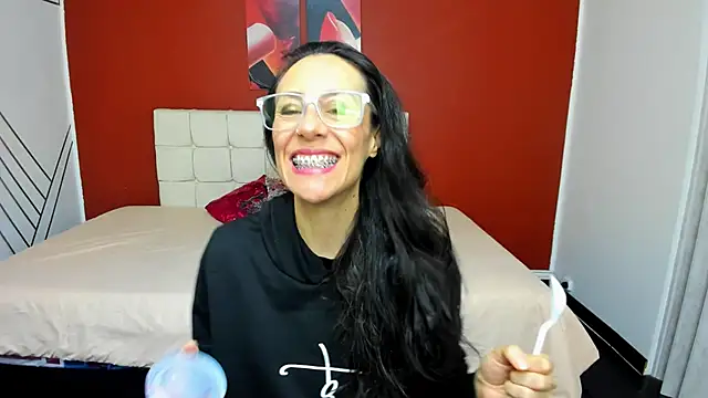 Abrillee1 online show from December 2024 07:33:01 PM