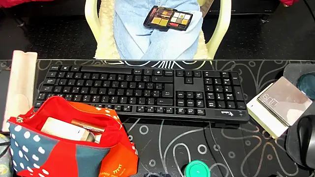 Abrillee1 online show from February 2025 07:13:01 PM