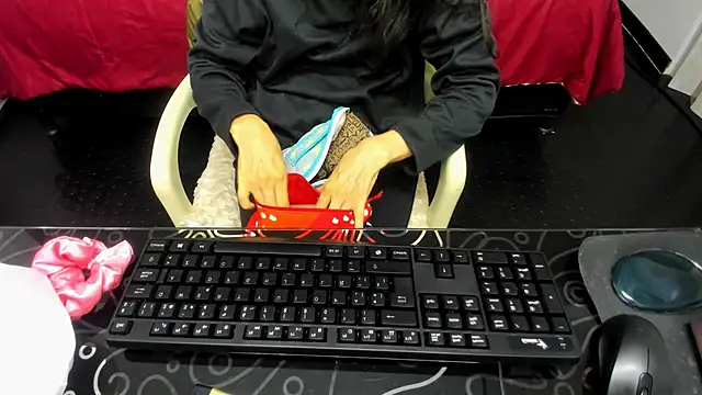 Abrillee1 online show from February 2025 07:42:01 PM