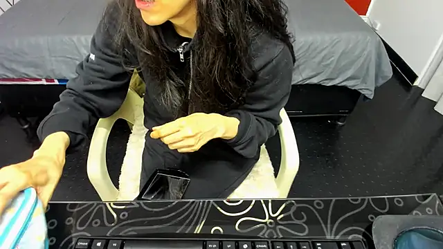 Abrillee1 online show from February 2025 07:49:01 PM