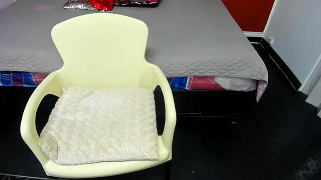 Abrillee1 online show from February 2025 07:47:02 PM