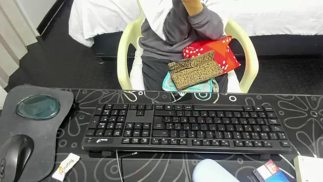 Abrillee1 online show from March 2025 07:26:02 PM