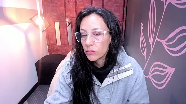 Abrillee1 online show from November 2025 12:05:02 PM