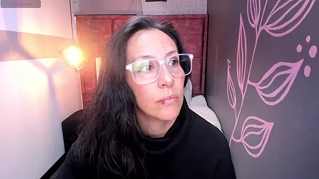 Abrillee1 online show from November 2025 11:43:01 AM